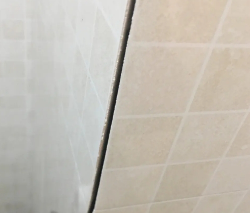 白山市瓷砖空鼓维修公司分享阳台瓷砖脱落的修复过程可以分为以下几个步骤